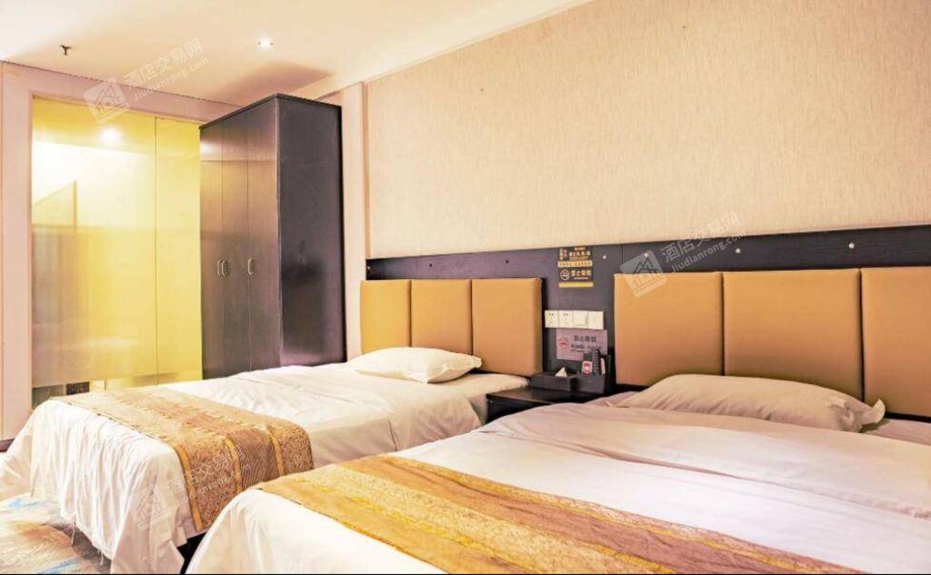 深圳龙华地铁口酒店转让